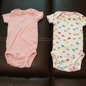 2 newborn onesies